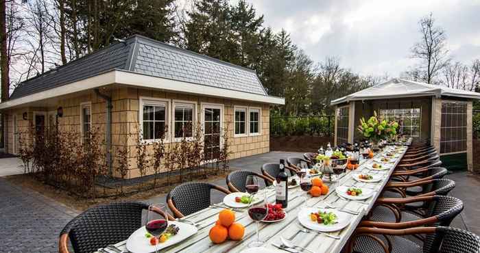 Lainnya Designed Home With Bedstead, Surrounded by Forest