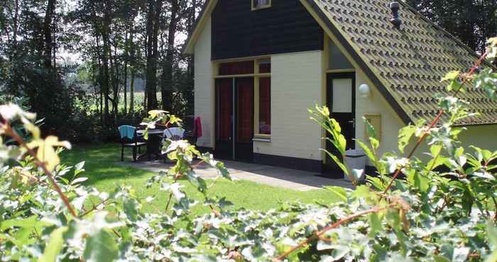 Lain-lain Attractive Holiday Home With Large Garden, Near Zwolle
