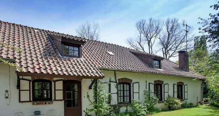 Lainnya Magnificent Farmhouse in Sint Joost With Private Pool
