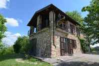 Others Lovely Villa in Ziano Piacentino Amidst Vineyards