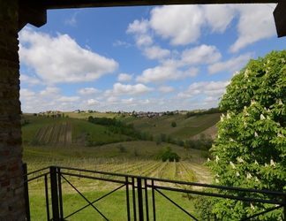 Others 2 Lovely Villa in Ziano Piacentino Amidst Vineyards