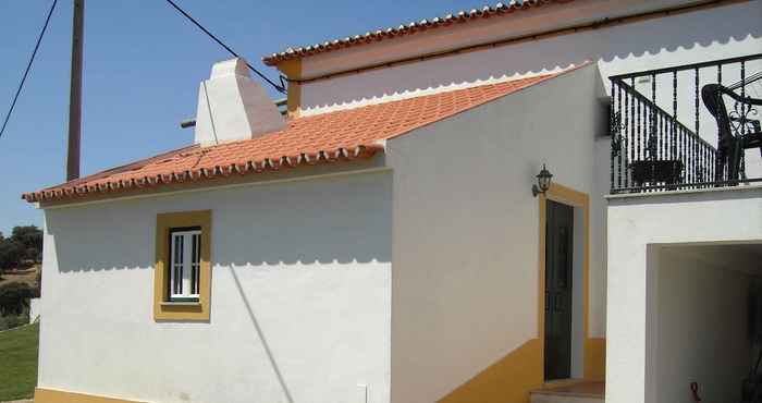 Lain-lain House With Authentic Tiling and Antique Furniture