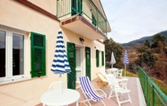 Others 2 Stunning Cottage in Sesta Godano With Balcony