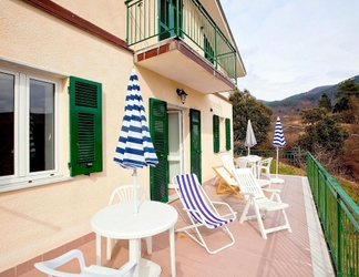 Others 2 Stunning Cottage in Sesta Godano With Balcony