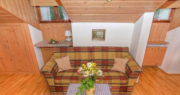 Lainnya Cosy Little Holiday Home in Chiemgau - Balcony, Sauna and Swimming Pool