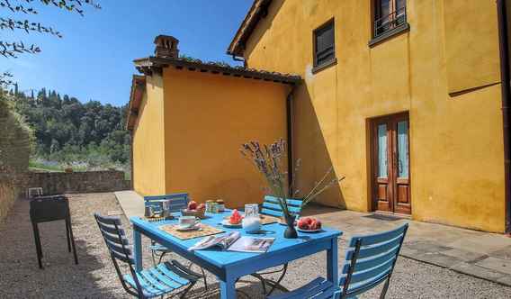 Others 2 Modern Holiday Home in Castelfranco di Sopra With Swimming Pool