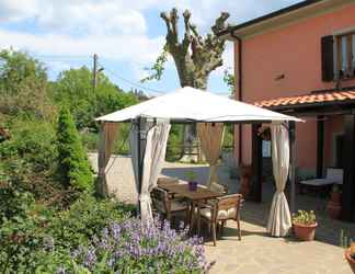 Others 2 Holiday Home in Canossa With Swimming Pool, Garden and Patio