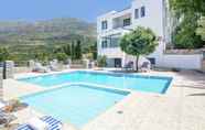 Lainnya 5 Modish Villa in Lefkogia Crete With Swimming Pool