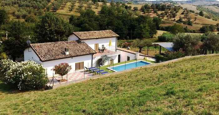 Others Restful Holiday Home in Picciano With Swimming Pool