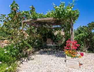 Others 2 All Houses are Located in a Finely Restored Quinta