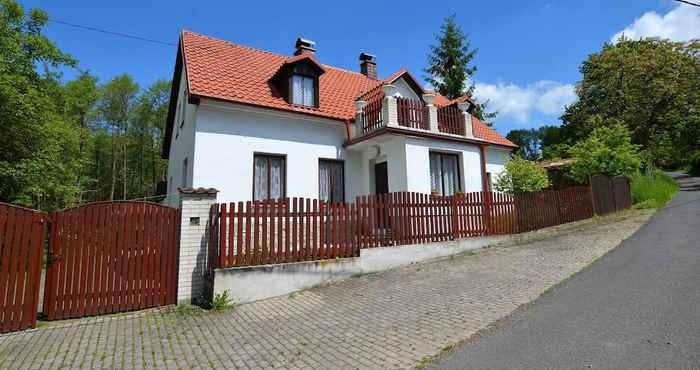 Lainnya Idyllic Villa With Private Pool in Trebusin Czech Republic