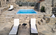 Others 7 Stone Holiday Home in Brotnice Dalmatia with Outdoor Hot Tub