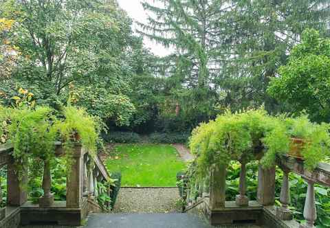 Others Inviting Mansion in Stagno Lombardo With Garden