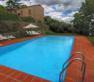 Others 3 Chic Holiday Home in Pergine Valdarno With Terrace