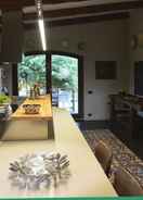 Dapur peribadi Stylish Villa in Recanati With Private Swimming Pool