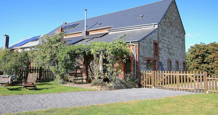 Lain-lain Former Farmhouse in Adorned Village