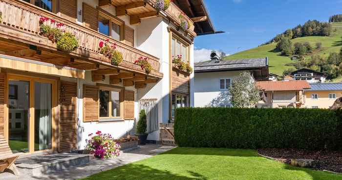 Others Voluminous Apartment near Ski Slopes in Maria Alm