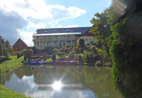 Lainnya Captivating Apartment in Lichtenhain With Pond