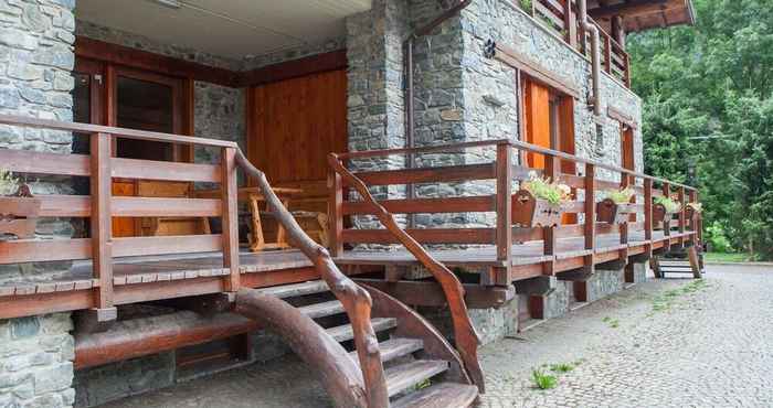 Lainnya The Chalet is Situated in a Quiet and Sunny Area of Antey Saint Andre