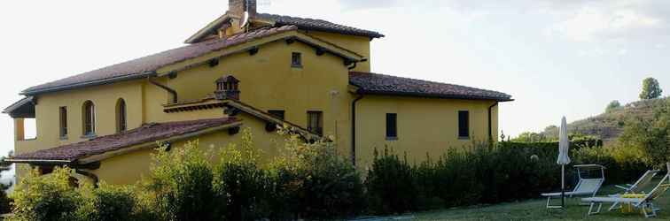 Lainnya Charming Holiday Home in Tuscany With Swimming Pool