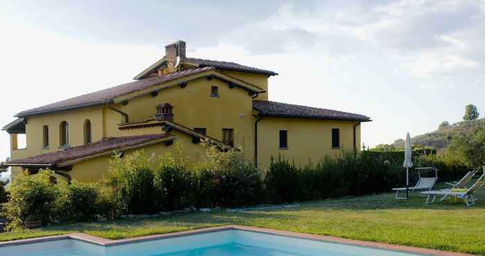 Lainnya Charming Holiday Home in Tuscany With Swimming Pool