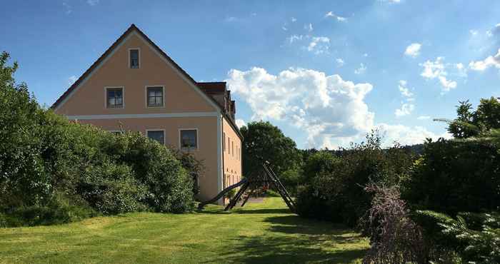 Lainnya Apartment With all Amenities, Garden and Sauna, Located in a Very Tranquil Area