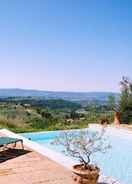 Pemandangan dari hartanah Lush Holiday Home in Tavarnelle Val di Pesa With Shared Pool