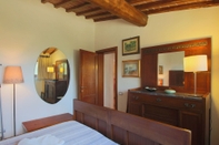 Others Elegant Cottage in Tuscany With Lake View and Private Garden