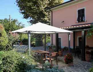 Lainnya 2 Holiday Home in Canossa With Swimming Pool, Garden, Barbecue