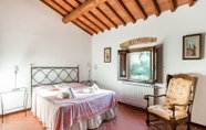 Others 2 Majestic Farmhouse in San Casciano Val di Pesa With Barbecue