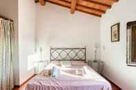 Others Majestic Farmhouse in San Casciano Val di Pesa With Barbecue