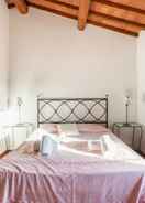 Bilik Majestic Farmhouse in San Casciano Val di Pesa With Barbecue