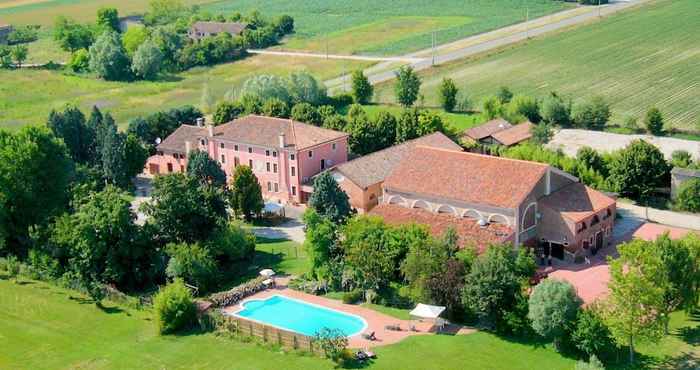 Lain-lain Apartment in a Rural Estate in Pontecchio Polesine With Shared Swimming Pool