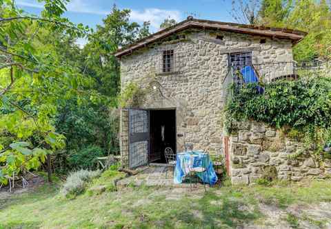 Others Small Cottage With a 17th Century Hydraulic Mill