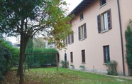 Khác 5 Villa in Capriolo With Patio, Courtyard, Garden, Parking