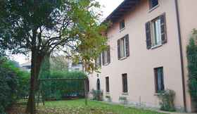 อื่นๆ 5 Villa in Capriolo With Patio, Courtyard, Garden, Parking