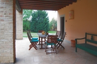 Khác Villa in Capriolo With Patio, Courtyard, Garden, Parking