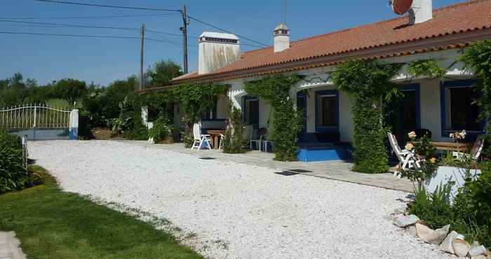 Others Inviting Holiday Home in Montemor-o-novo With Pool