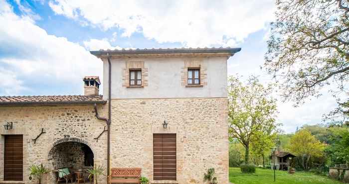 Others Apartment on Beautiful Estate With Pool Near the Art