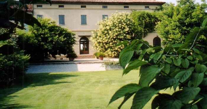 Lainnya Quaint Mansion in Stagno Lombardo With Garden