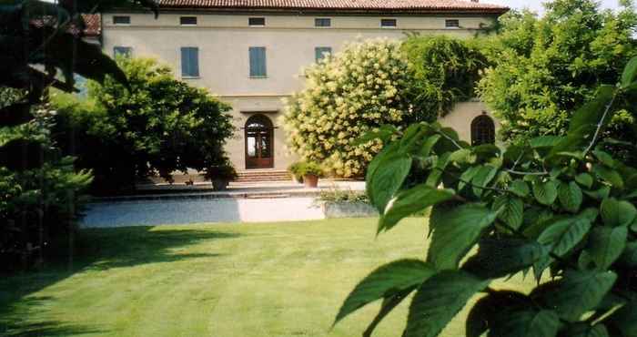 Others Quaint Mansion in Stagno Lombardo With Garden