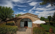 Others 5 Cozy Holiday Home in Tuscany With Swimming Pool