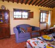 Others 4 Apartment in a Farmhouse in Radda In Chianti With Patio