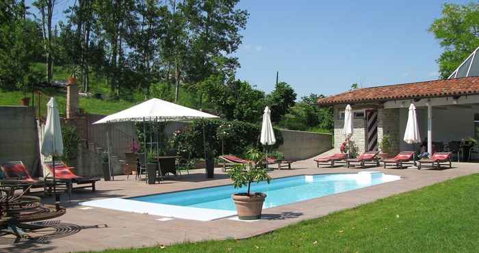 Lainnya Sun-kissed Mansion in Bastia Mondovi With Garden