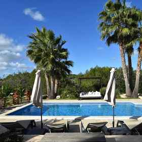 Primary image1Mansion in San Rafael With Pool & Beach,埃斯特伦克斯飯店