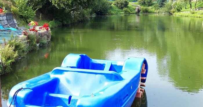 Lainnya Roomy Apartment in Lichtenhain With Pond