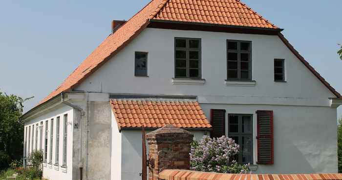 Others Charming Holiday Apartment in Steffenshagen With Terrace