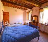 Others 4 Independent Tuscan Holiday Home With Garden and Valley Views