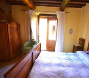 Others 3 Independent Tuscan Holiday Home With Garden and Valley Views