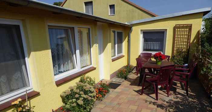 Khác Tranquil Bungalow in Zweedorf With Sunbathing Area